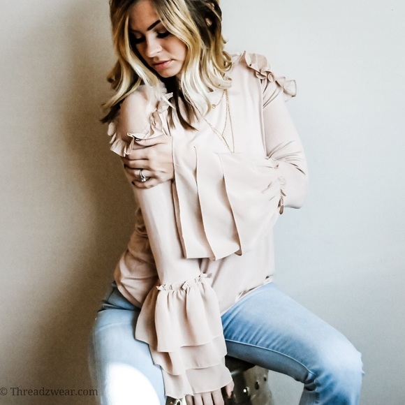 ✨JUST IN✨ROMANTIC BOHEMIAN RUFFLED BLOUSE - Picture 2 of 7